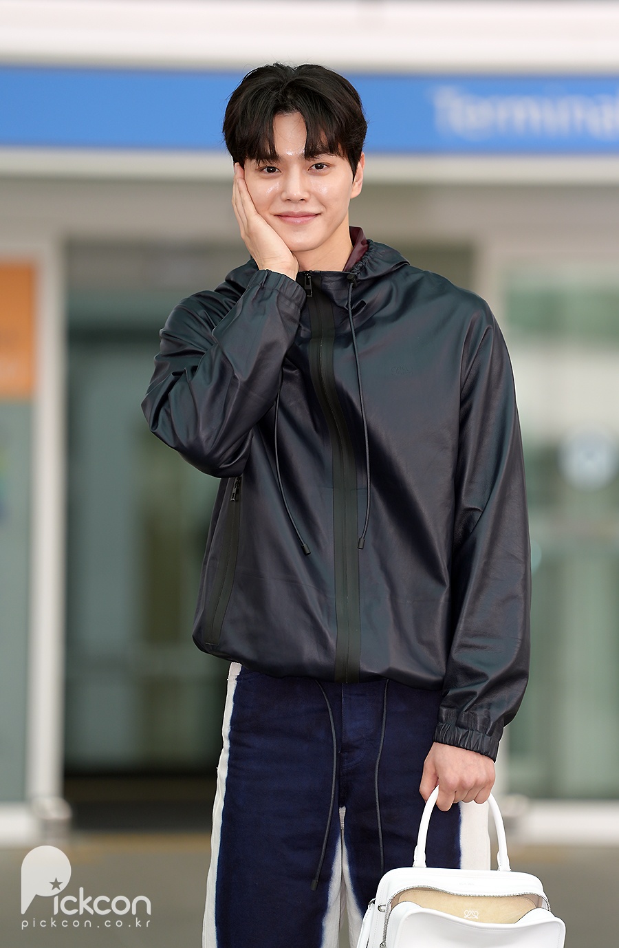 송강 공항패션 / 사진: 픽콘DB 