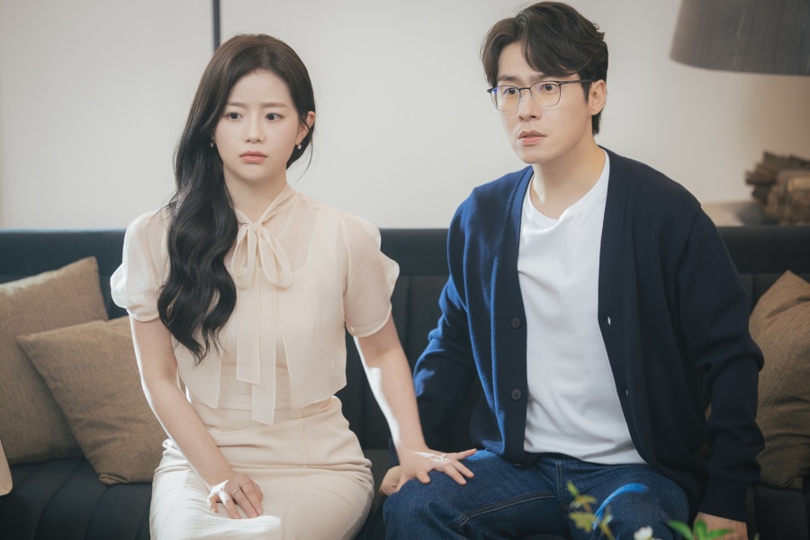 '21세기 대군부인' 보좌관이어 잉꼬부부 공개 / 사진 : MBC 「21세기 대군부인」