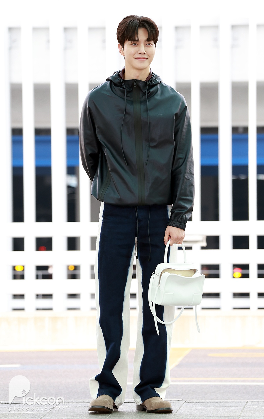 송강 공항패션 / 사진: 픽콘DB 