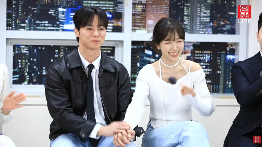 '나는솔로' 30기 옥순과 영수가 현커를 발표했다. / 사진 : 유튜브채널 '촌장엔터테인먼트'