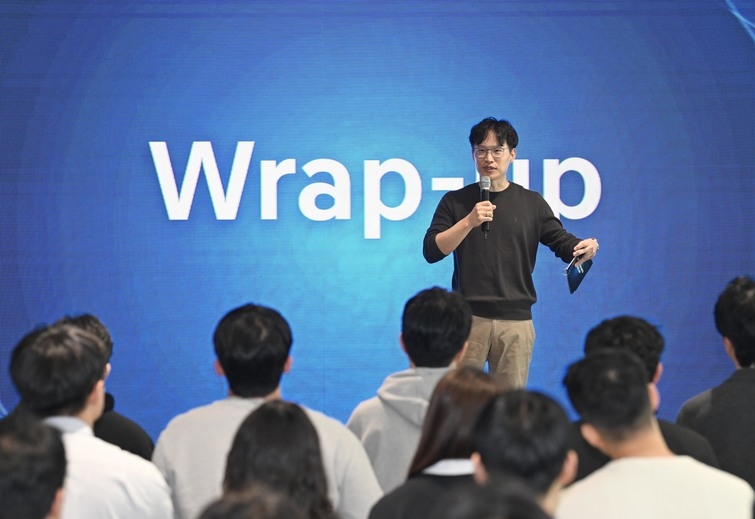 &nbsp;  Park Min-woo addresses the AVP division town hall meeting on May 5th. (Image: Hyundai Motor)