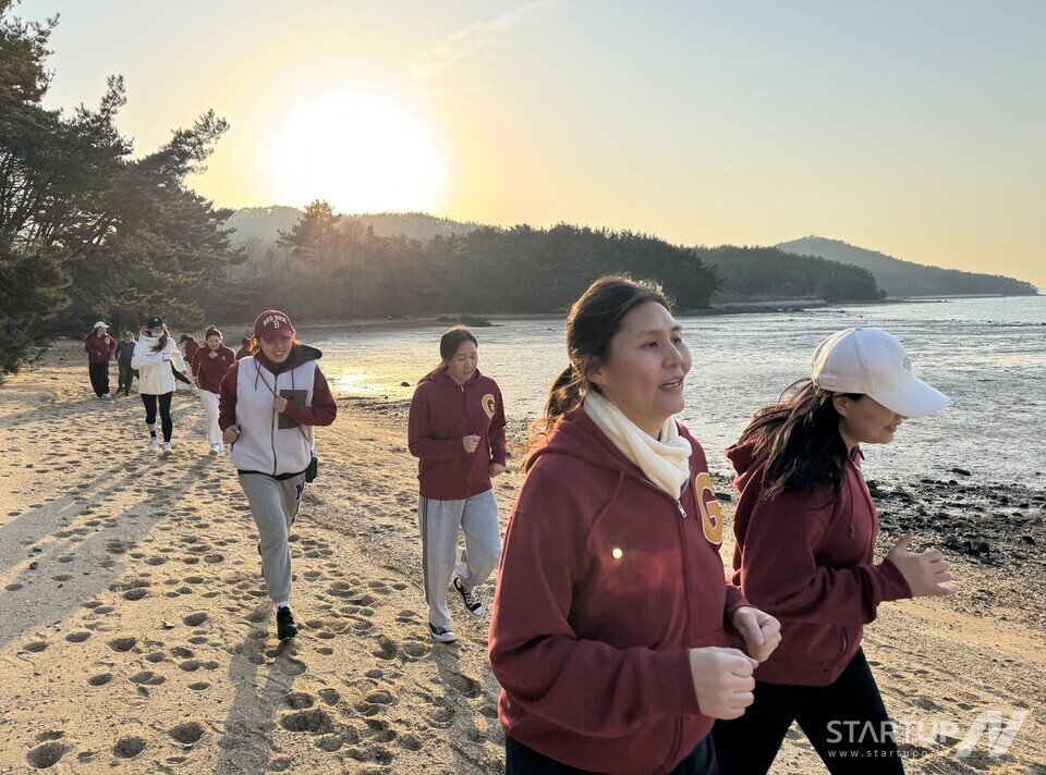 Powidtu Global Mothers during a training camp. (Provided by the Korea Basketball Development Institute)
