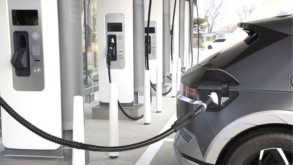 Lower running costs with EV V2G technology / Source: Hyundai Motor Group (illustrative image)