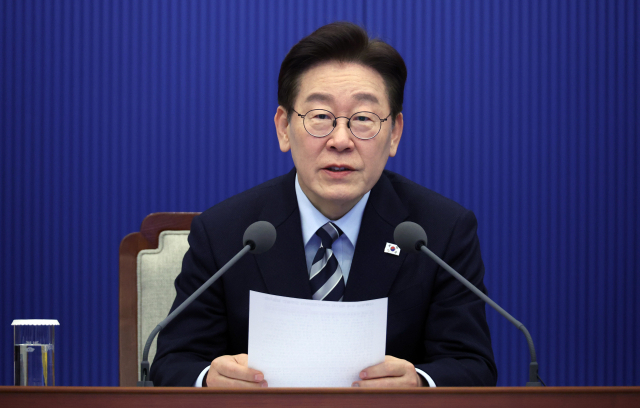 &nbsp;   ▲President Lee Jae‑myung speaks at a senior secretaries’ meeting at the Blue House on the 12th. ⓒYonhap News Agency
