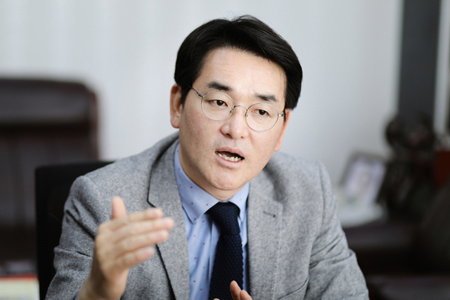 

<figure>” /><figcaption>
<figure></figcaption></figure>
</div>
</div>
		</article>
		<!-- 기사뷰 뉴스 하단 AD -->
		<article class=