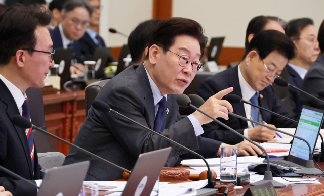 ▲President Lee Jae-myung speaks at the Cabinet meeting held at the Blue House on the 24th. ⓒYonhap News