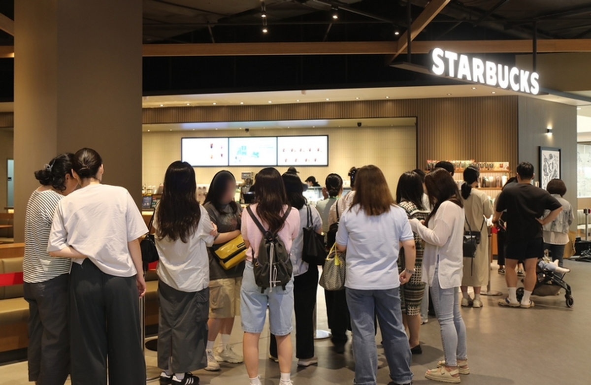 Mega Coffee Takes the Lead: Monthly Payment Trends Among Korean Beverage Brands