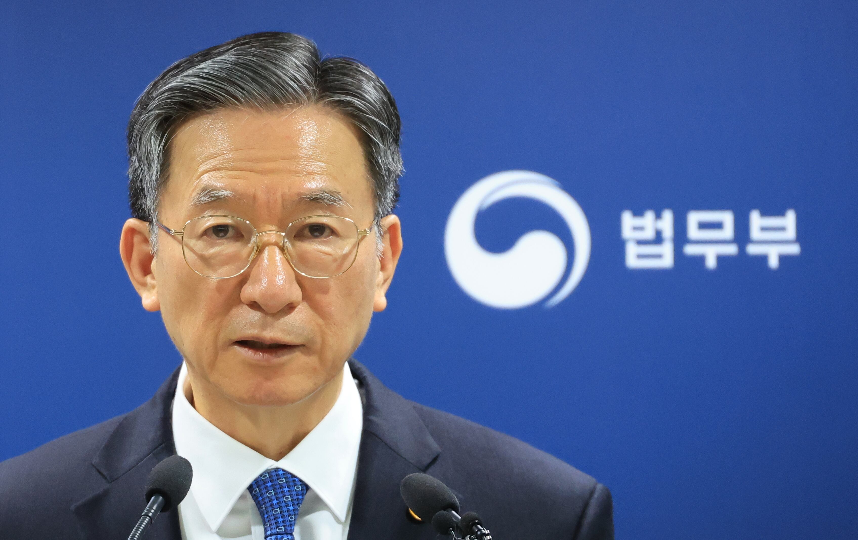 정성호 법무부 장관이 3일 정부과천청사 법무부 브리핑실에서 2030 이민정책 미래 전략을 발표하고 있다. /연합뉴스