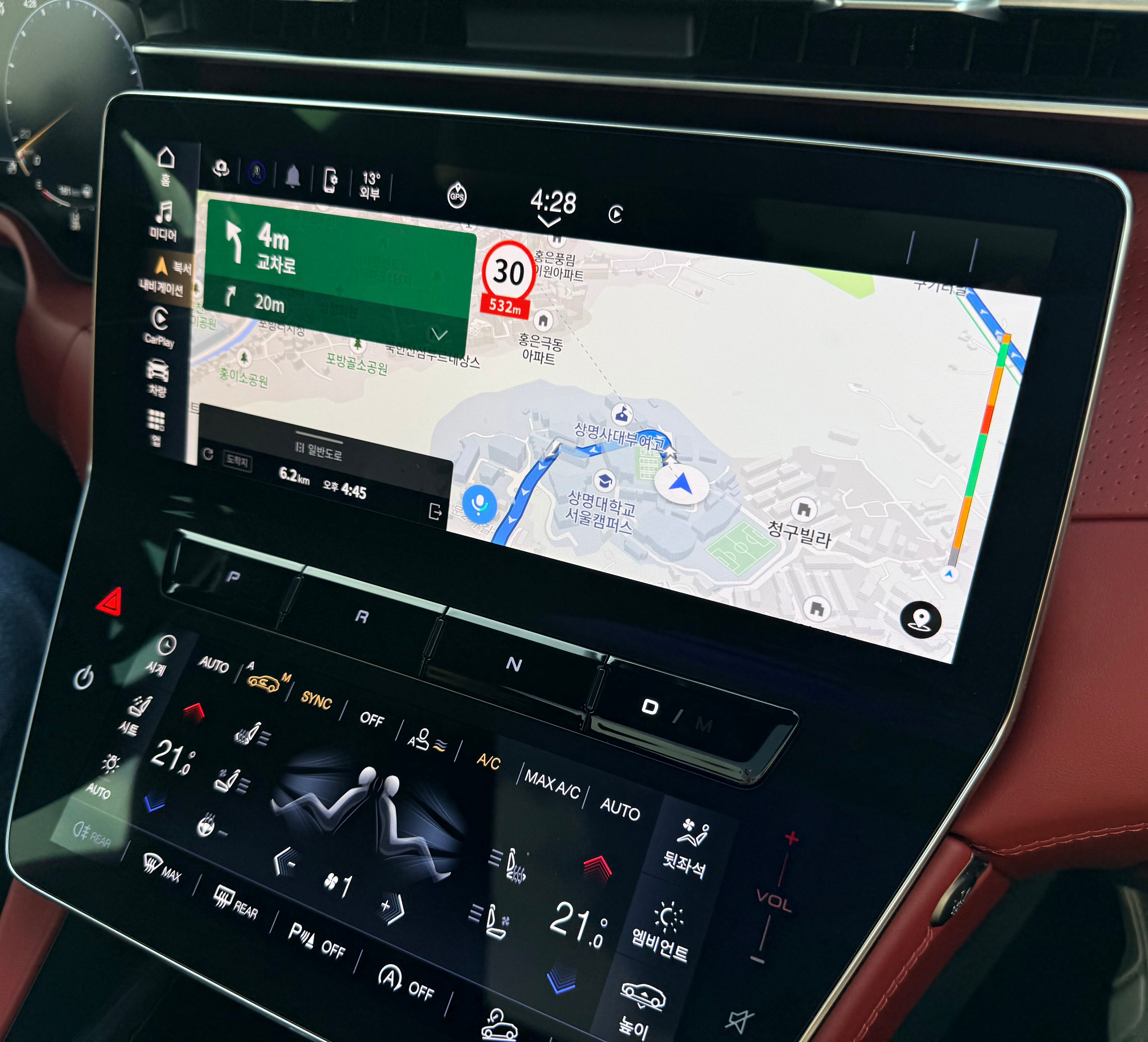 마세라티 중형 SUV, 그레칼레 트로페오의 중앙·컴포트 패널./이윤정 기자