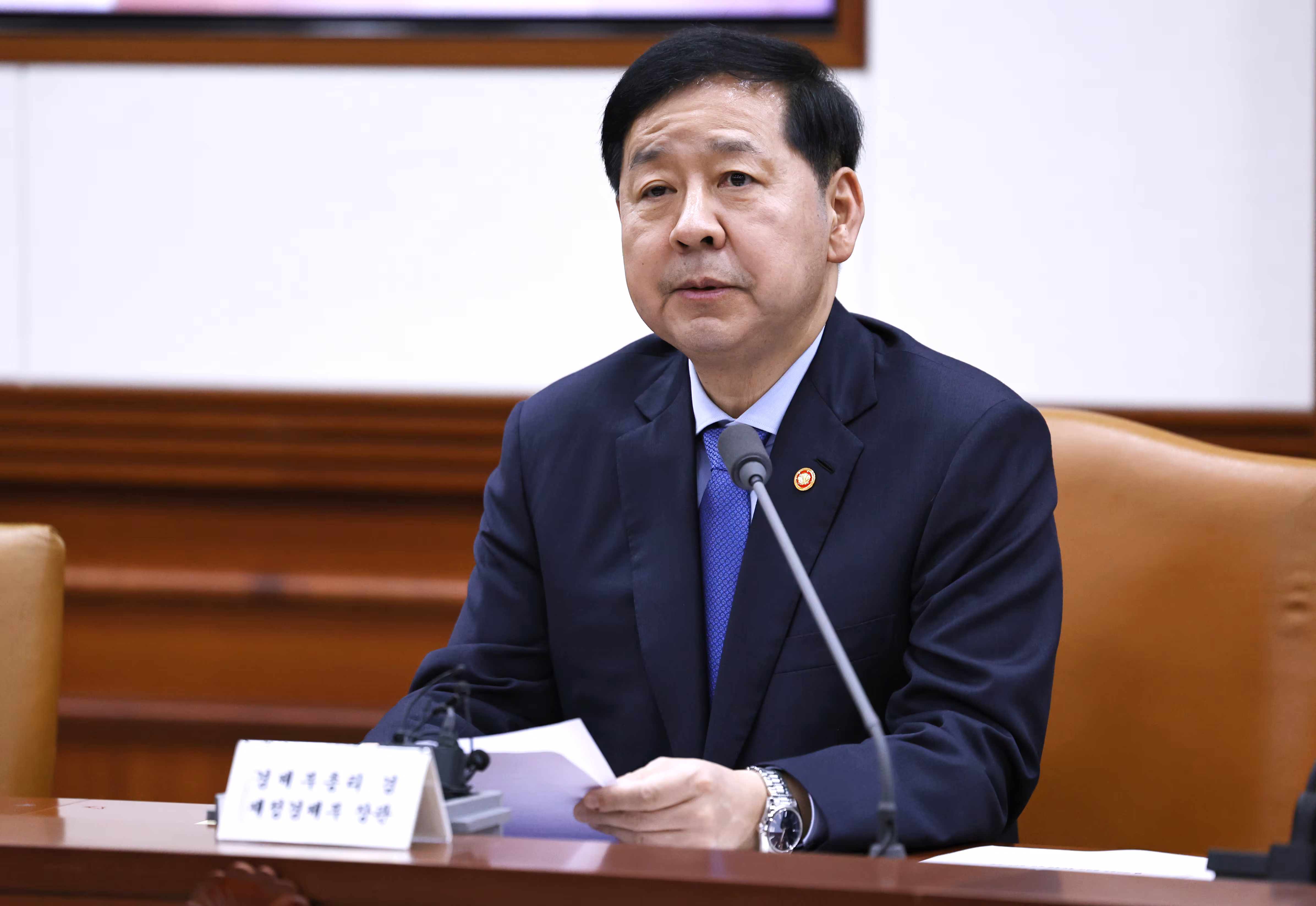 구윤철 경제부총리 겸 재정경제부 장관이 26일 오후 서울 세종대로 정부서울청사에서 열린 비상경제장관회의 겸 민생물가 특별관리 관계장관 TF회의에서 모두발언을 하고 있다. /뉴스1