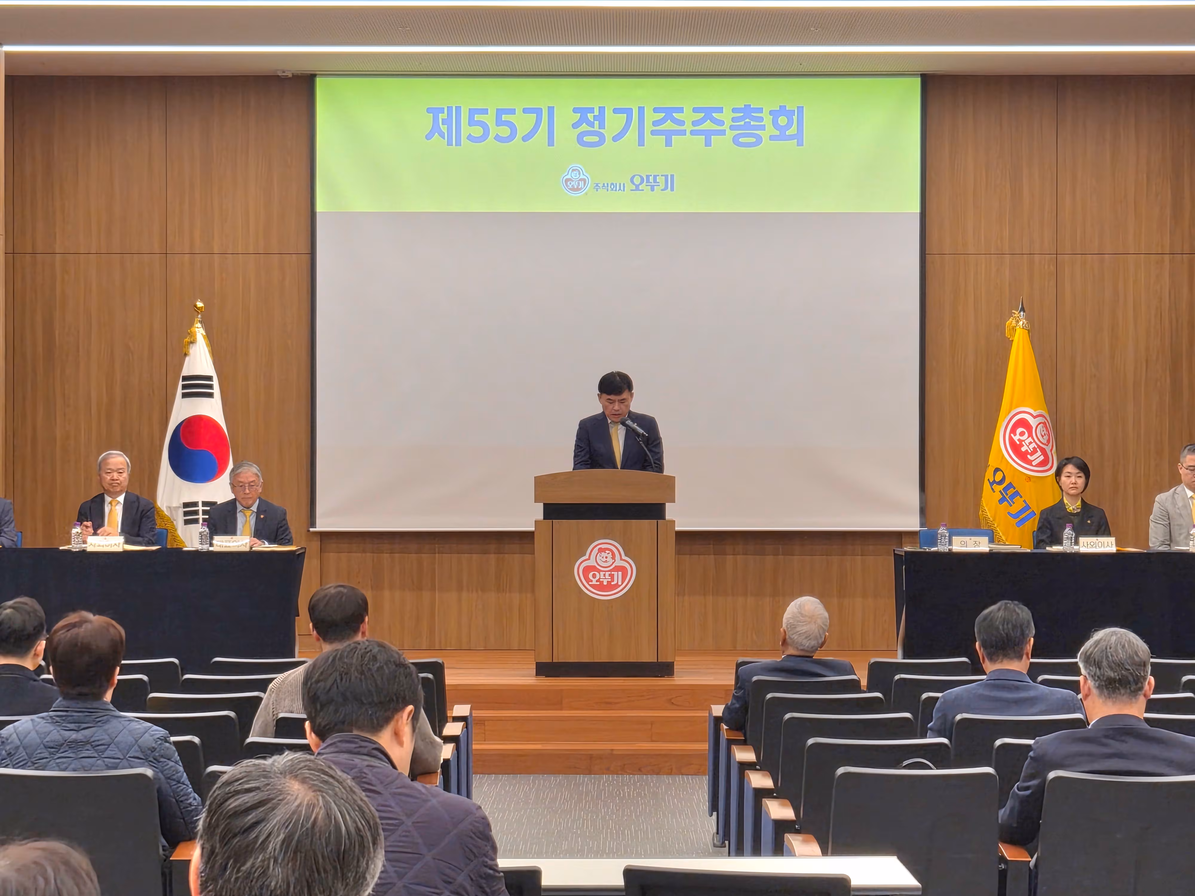 황성만 오뚜기 대표이사가 26일 경기도 안양시 오뚜기 중앙연구소에서 열린 제55기 정기 주주총회에서 발언하고 있다. /오뚜기 제공