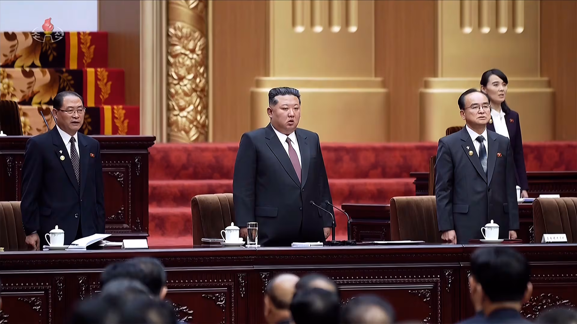 지난 22일 평양에서 최고인민회의 제15기 제1차 회의를 열고 김정은을 국무위원장으로 재추대하고 조용원을 최고인민회의 의장으로 선출했다고 조선중앙TV가 23일 보도했다./조선중앙TV 연합뉴스