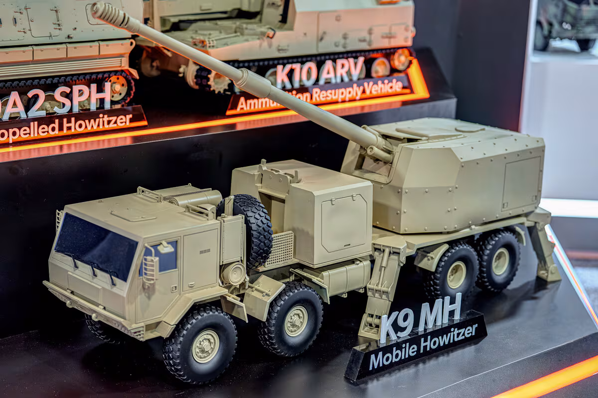 K9 차륜형 자주포 모형. /한화에어로 제공