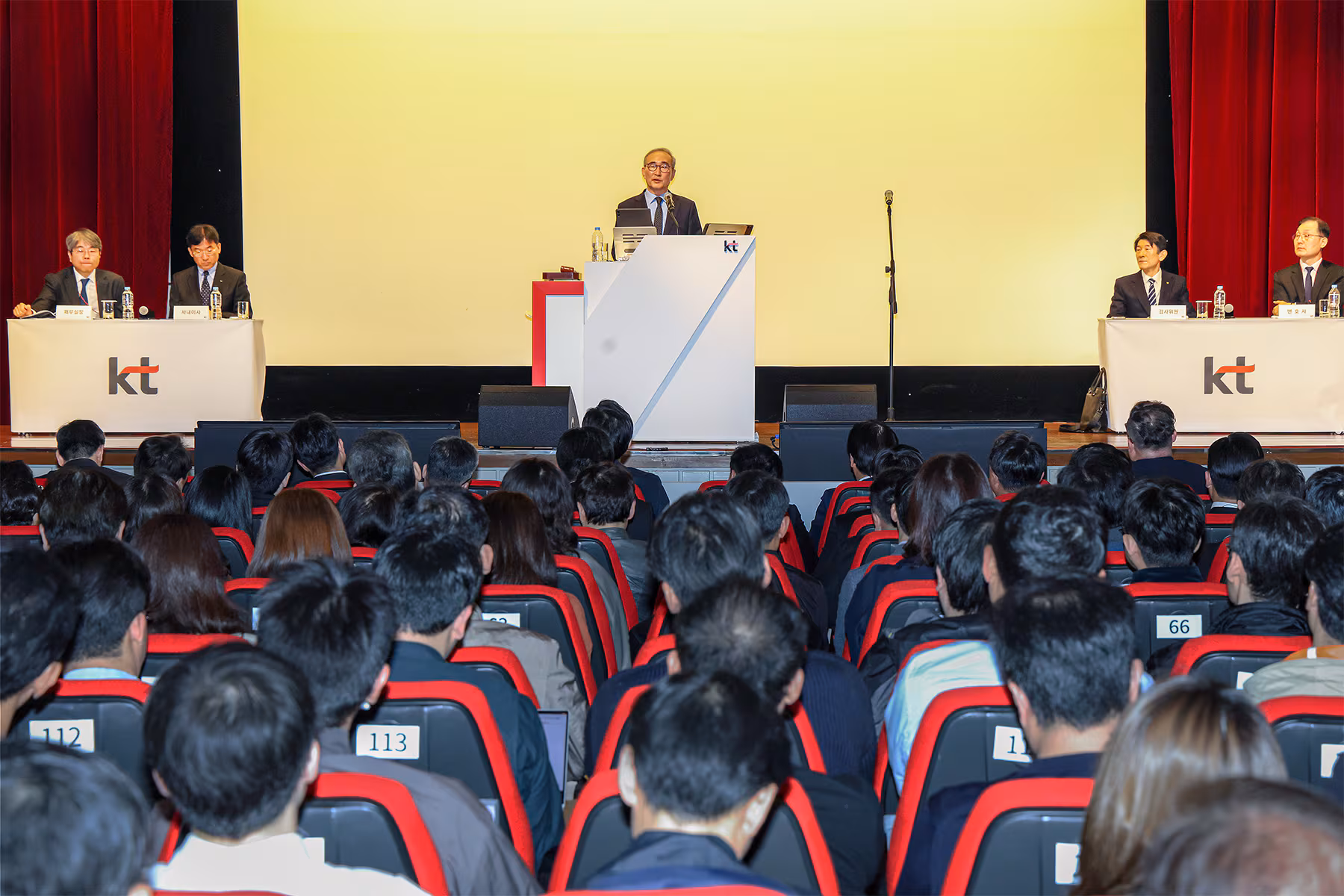 김영섭 KT 이사회 의장이 31일 서울 서초구 태봉로 KT연구개발센터에서 열린 제44기 주주총회에서 발언하고 있다. /KT