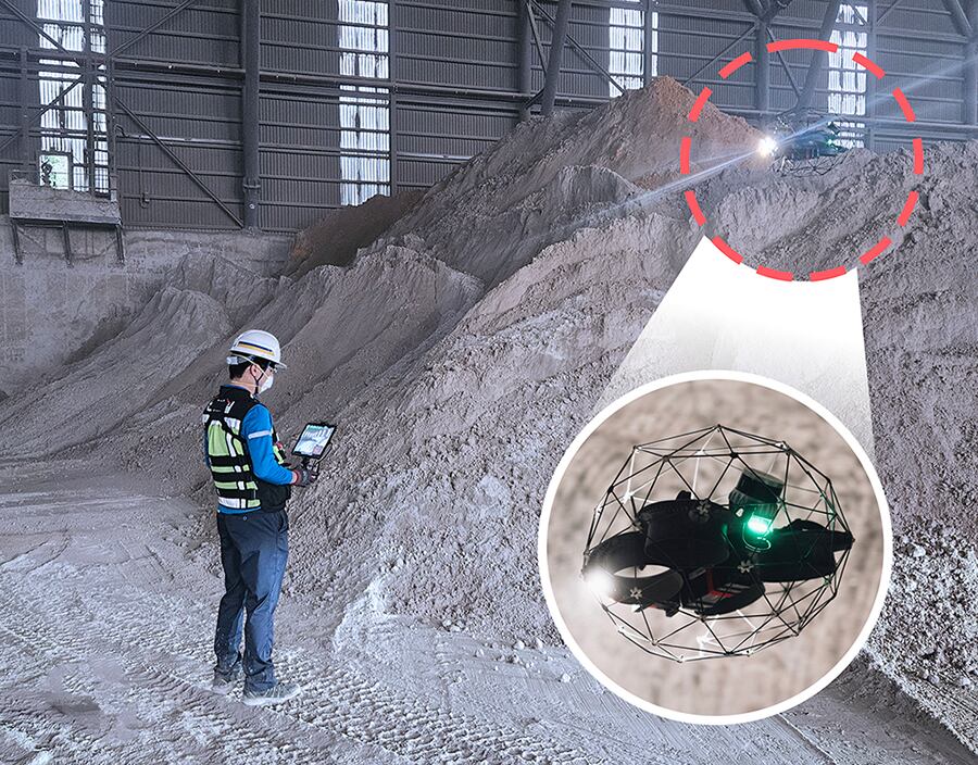 한일시멘트 단양공장에서 드론으로 재고를 측정하고 있다. /한일시멘트 제공