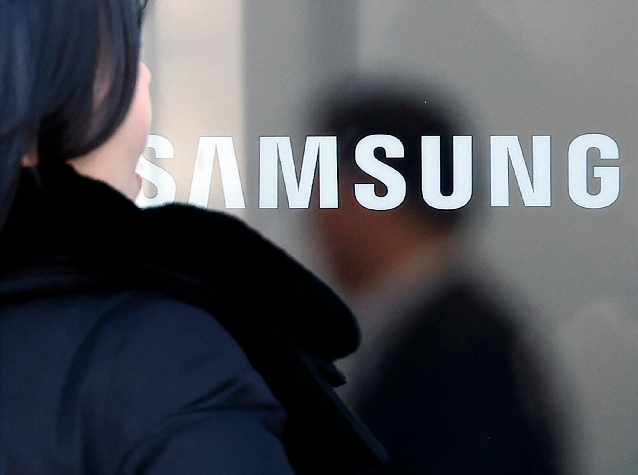 서울 서초구 서초대로 삼성전자 서초사옥에서 직원 등이 오가고 있다./뉴스1