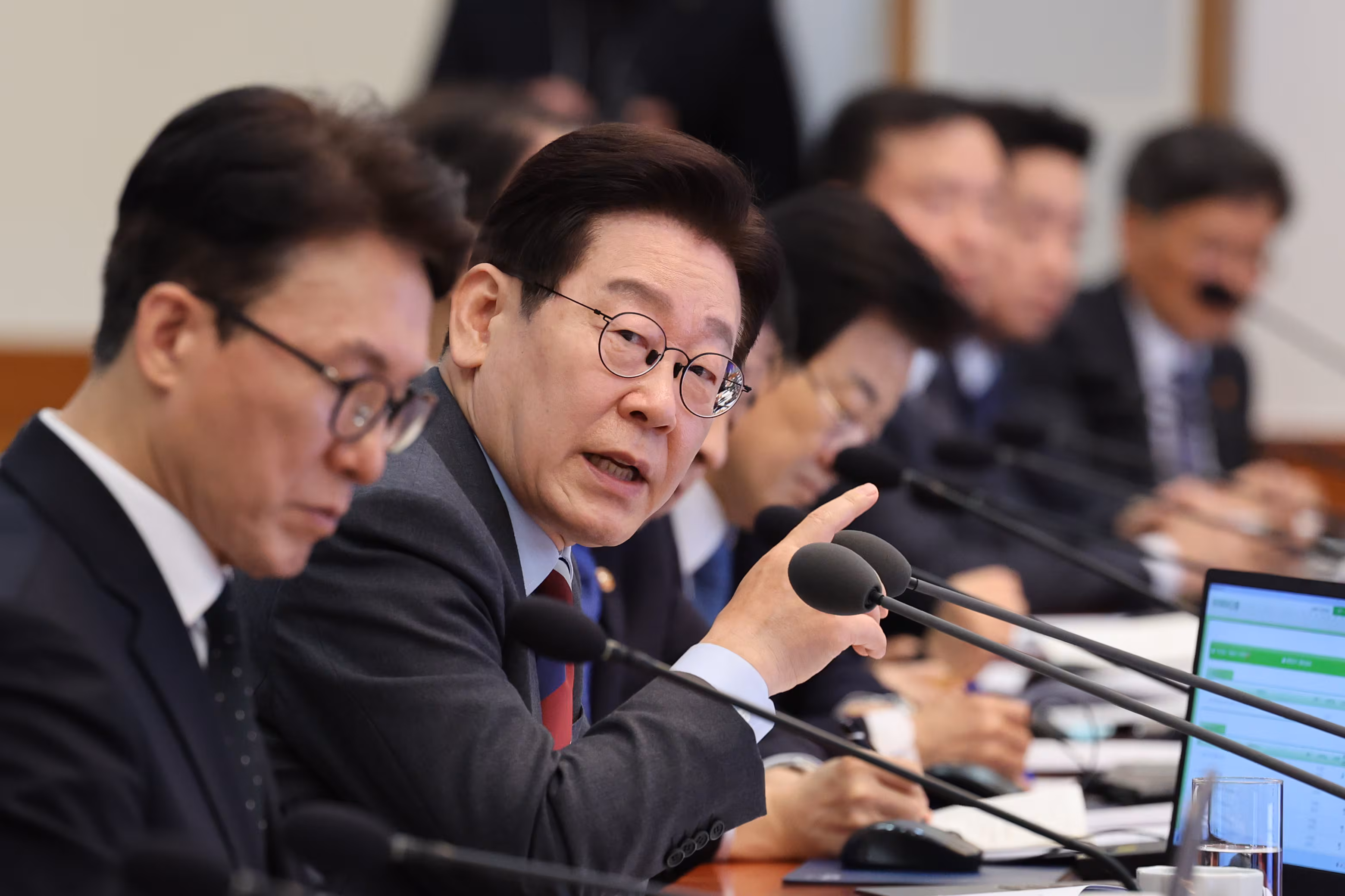 이재명 대통령이 5일 청와대에서 열린 임시 국무회의에서 발언하고 있다./뉴스1