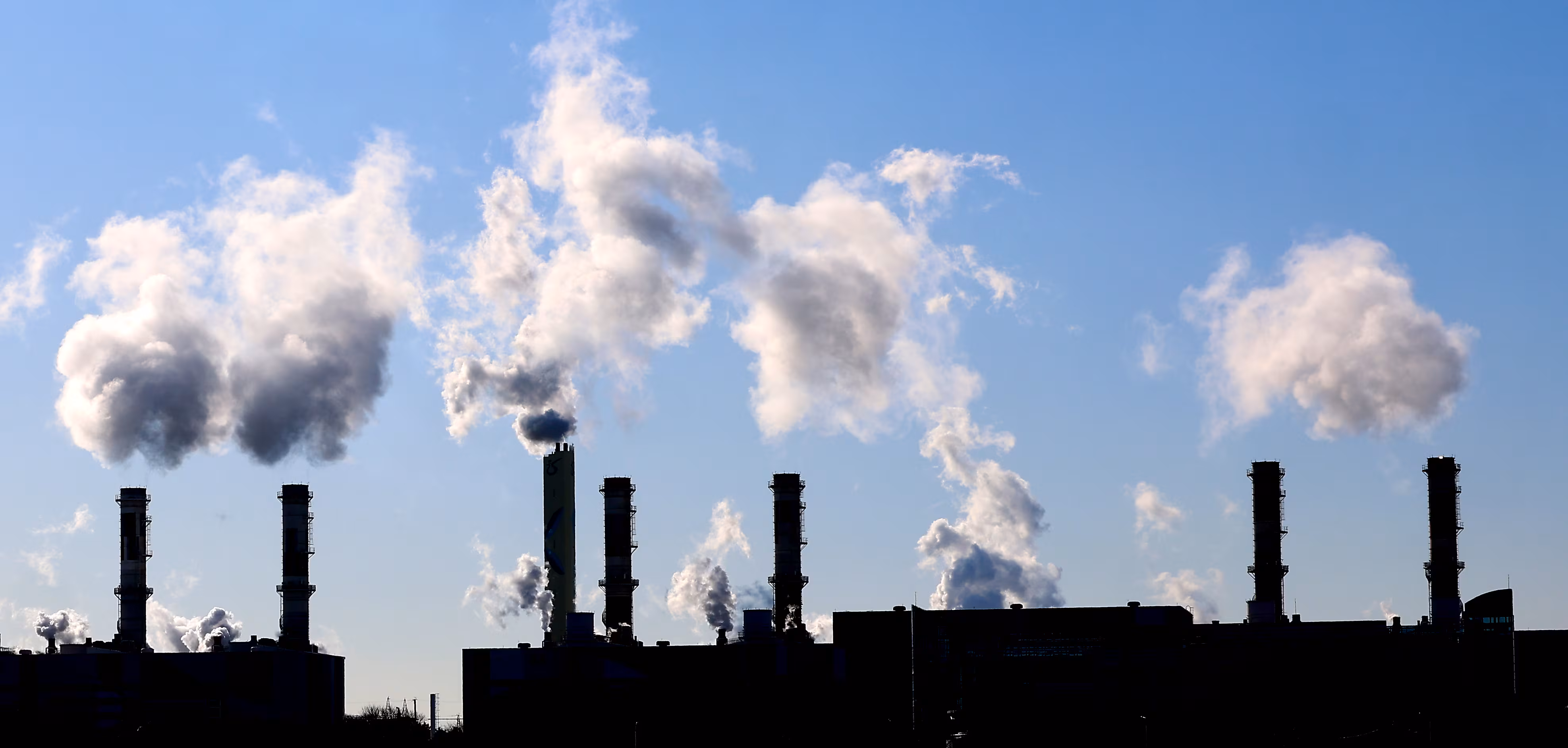 지난 1월 8일 인천 서구 서인천복합화력발전소 굴뚝에서 수증기가 뿜어져 나오고 있다. 사진은 기사 내용과 직접적인 관련 없음. /연합뉴스