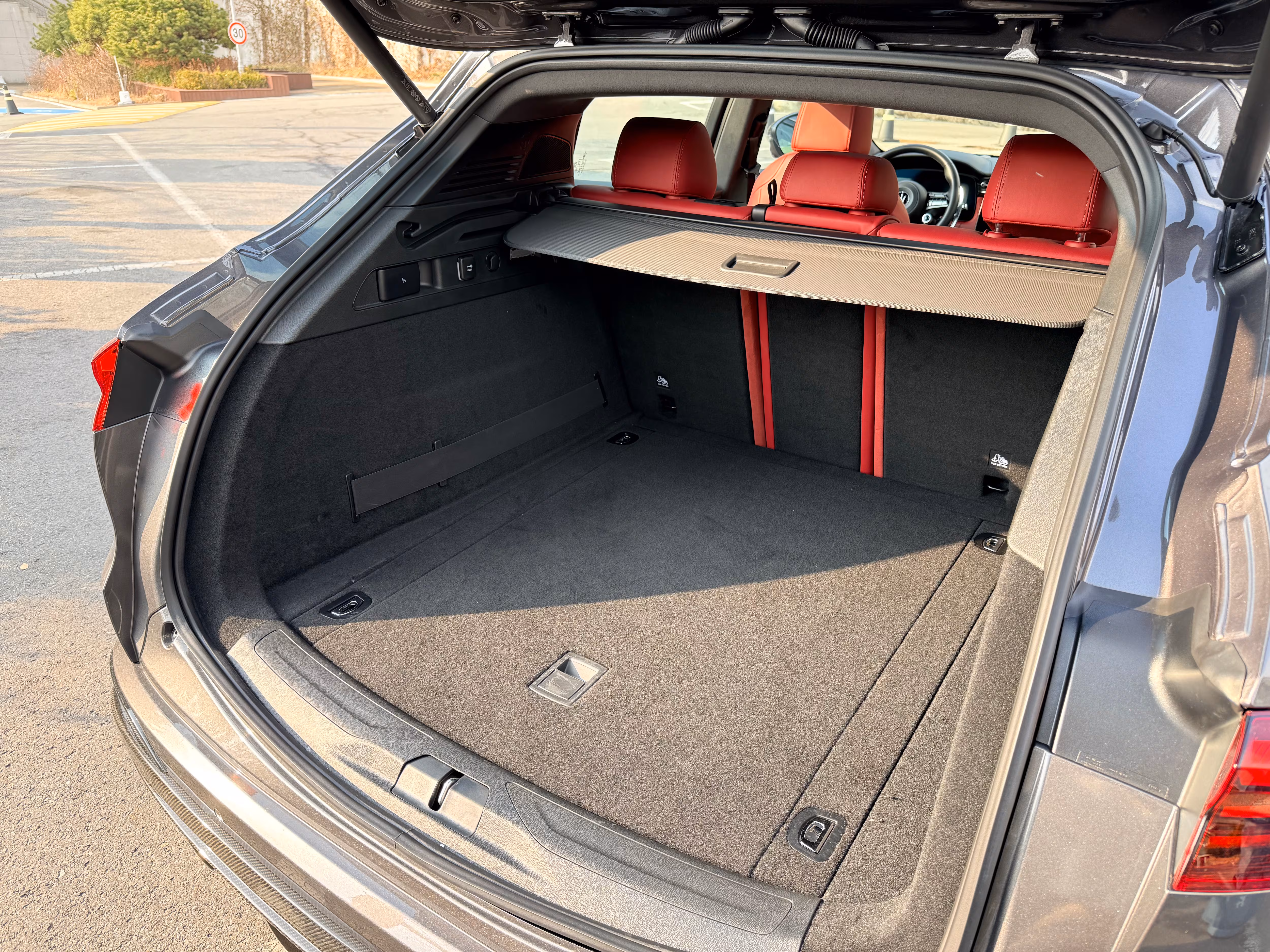 마세라티 중형 SUV, 그레칼레 트로페오의 트렁크./이윤정 기자