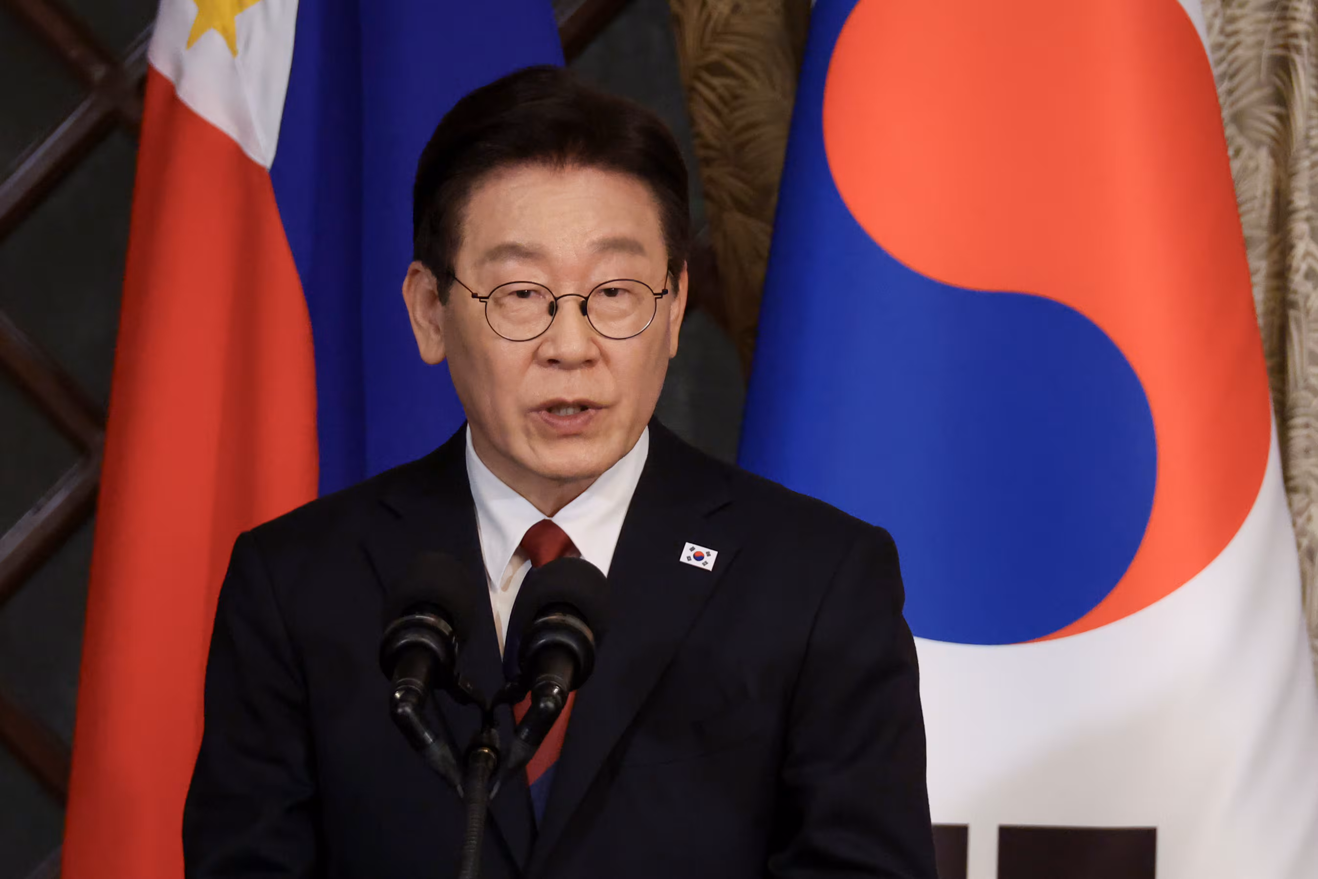 이재명 대통령이 3일(현지 시각) 필리핀 마닐라 말라카냥궁에서 열린 공동언론발표에서 발언을 하고 있다. /뉴스1