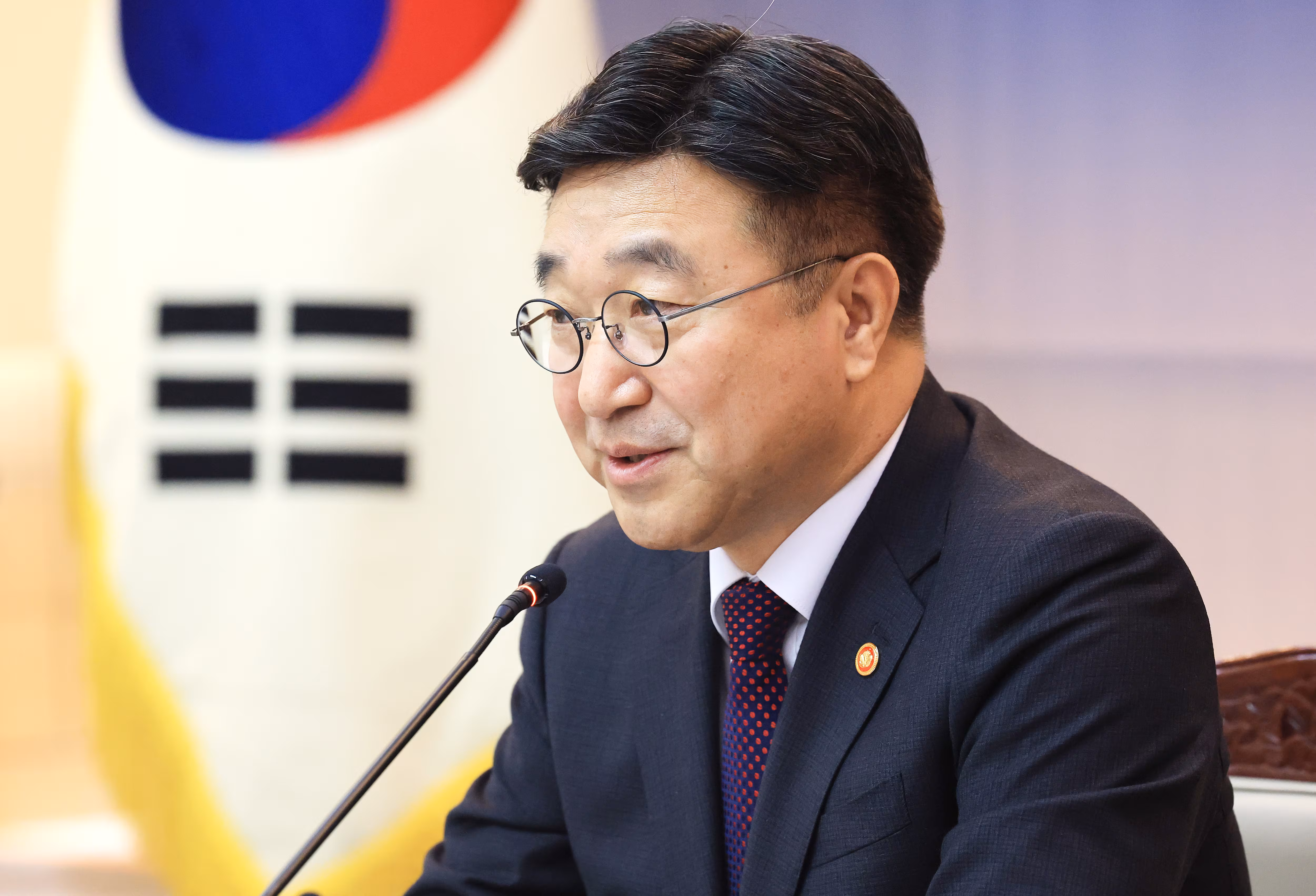 윤호중 행정안전부 장관이 23일 서울 종로구 정부서울청사에서 열린 제2회 중앙지방정책협의회 회의에서 발언을 하고 있다. /뉴스1