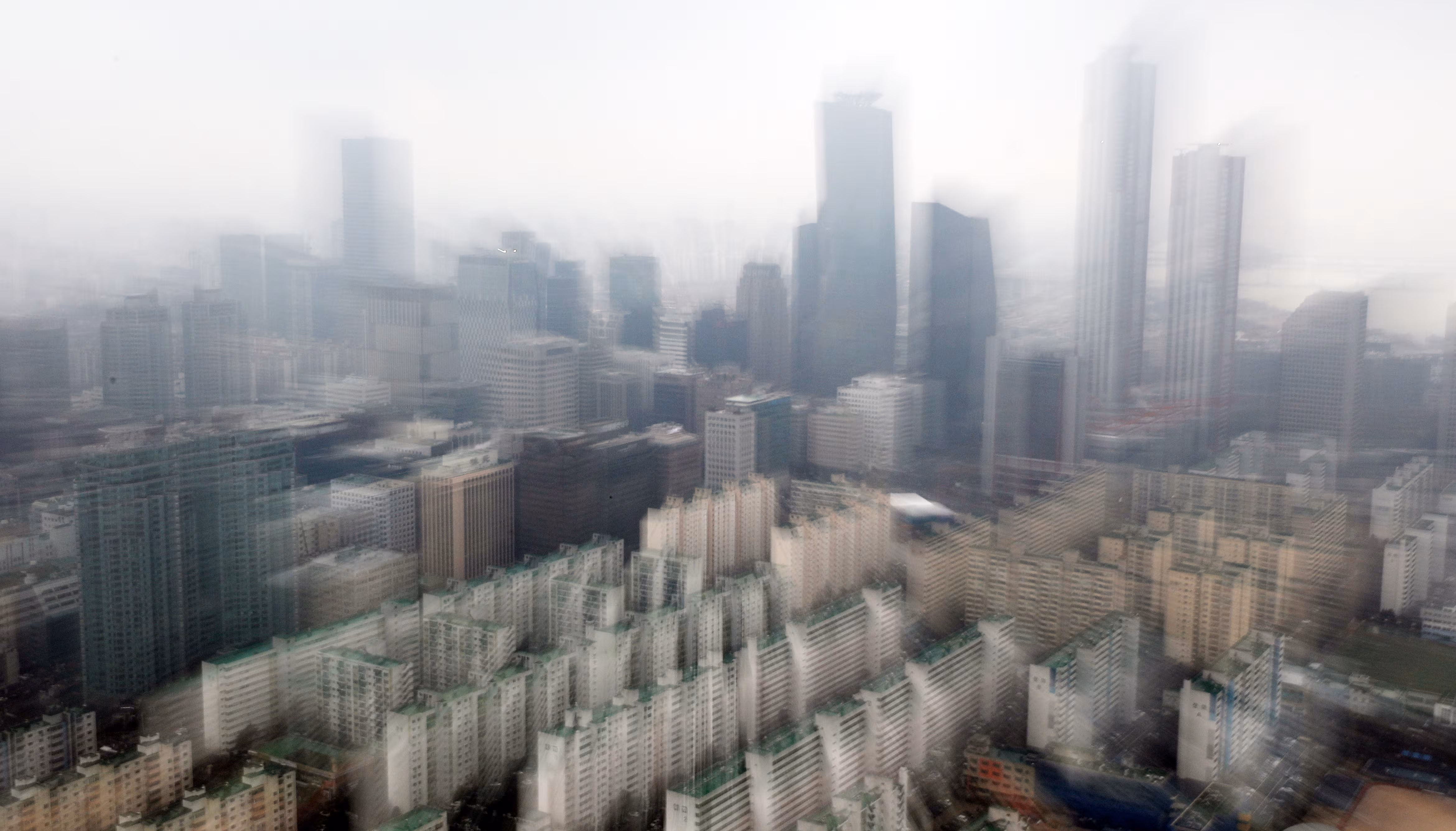 서울 여의도 63스퀘어에서 바라본 흐린 날씨 속 여의도 증권가./뉴스1