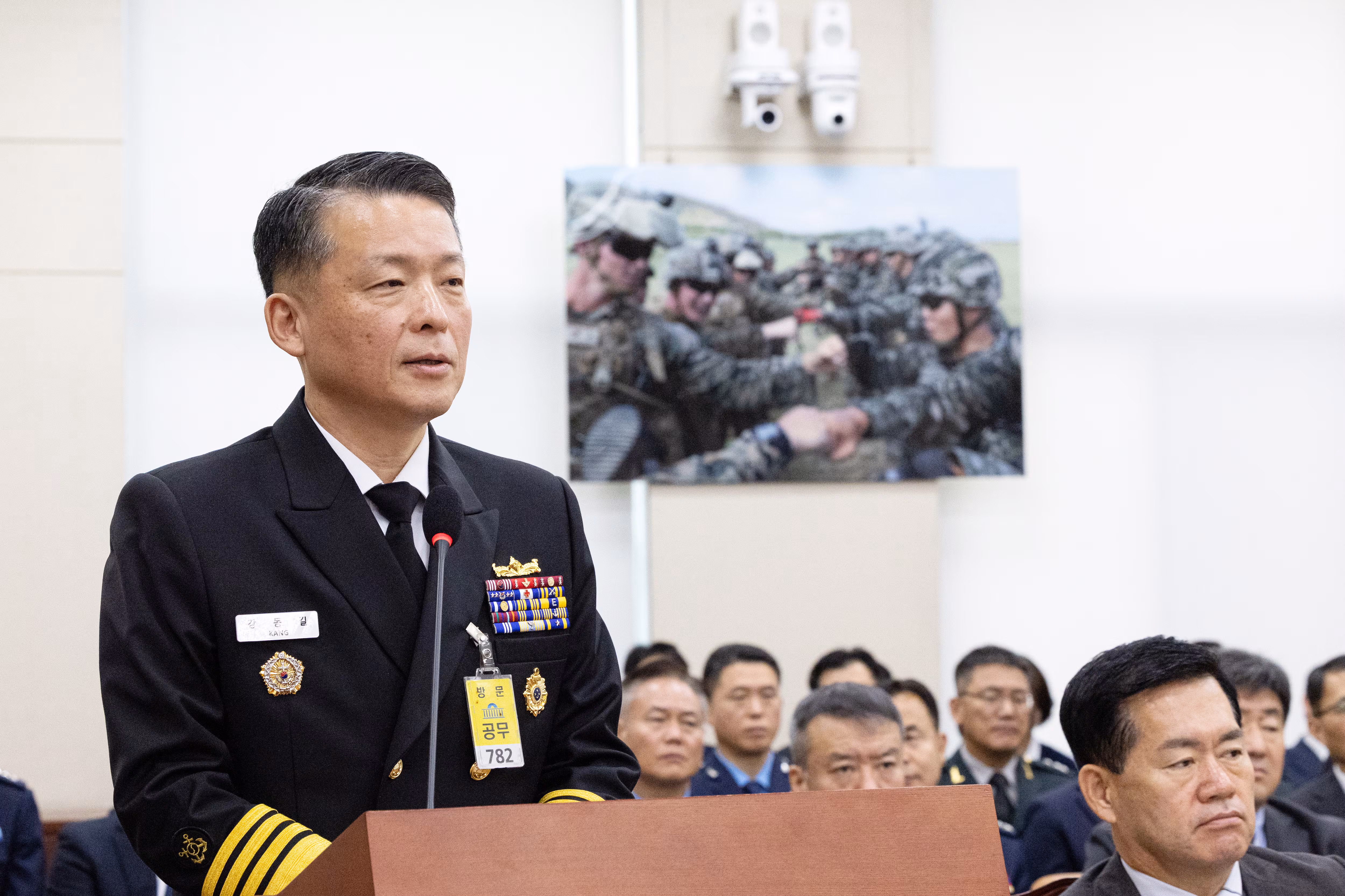 (서울=뉴스1) 이승배 기자 = 강동길 해군참모총장이 30일 서울 여의도 국회에서 열린 국방위원회 국방부 등에 대한 국정감사에 출석해 의원 질의에 답변하고 있다. 2025.10.30/뉴스1