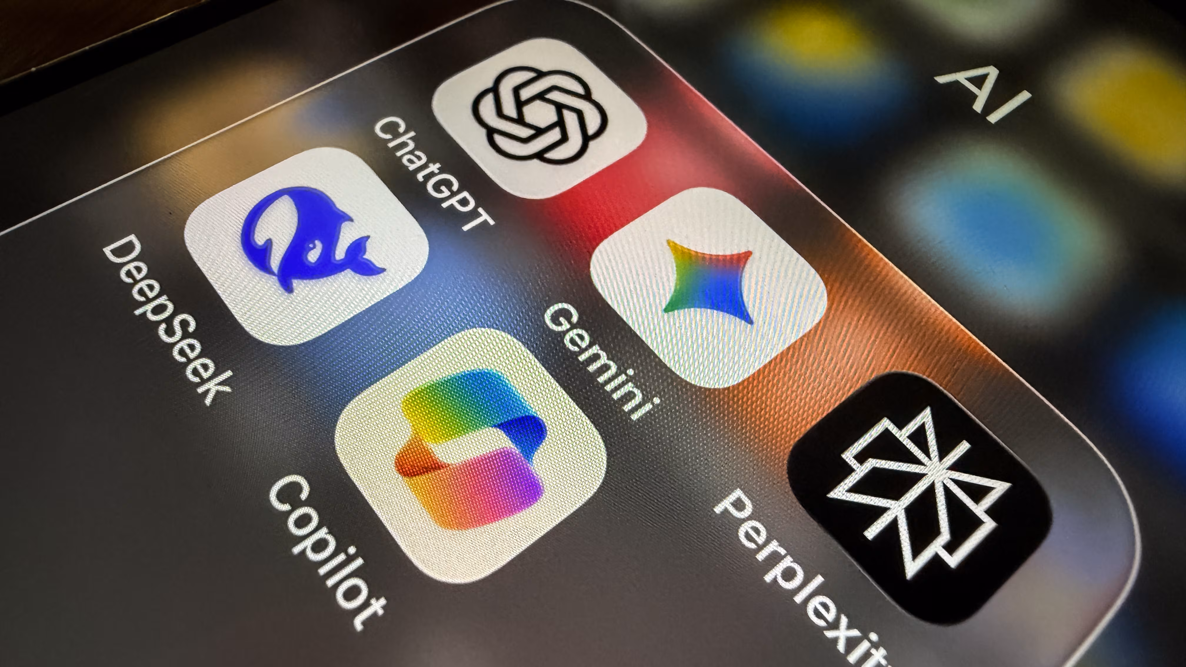 인공지능(AI) 앱 딥시크(DeepSeek), 챗GPT(ChatGPT), 코파일럿(Copilot), 퍼플렉시티(Perplexity), 제미나이(Gemini) 아이콘이 표시된 스마트폰 화면./연합뉴스
