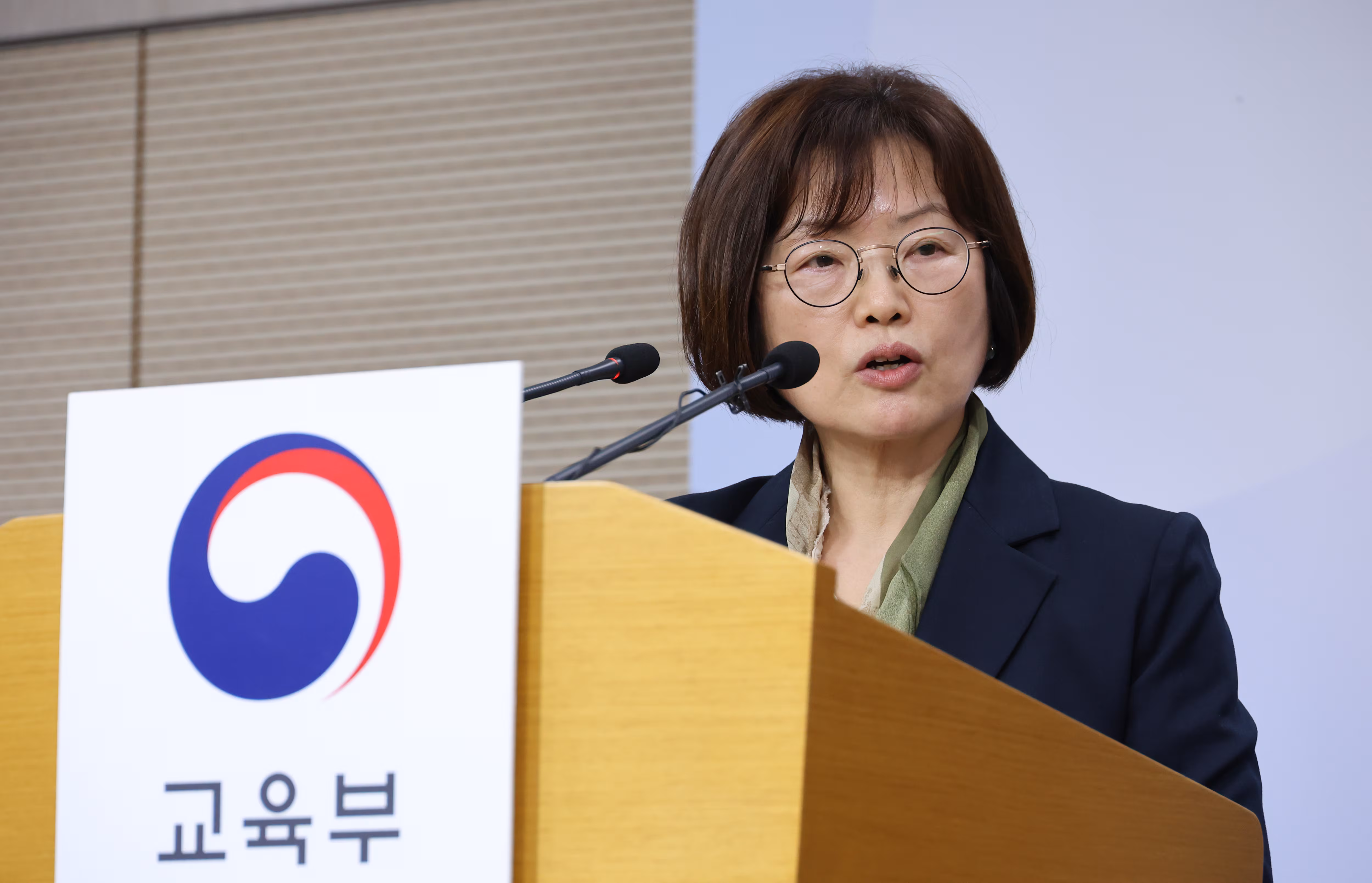 김문희 한국교육과정평가원장이 31일 세종시 정부세종청사에서 2027학년도 대학수학능력시험 출제 방향, 시험관리 등 시행기본계획을 발표하고 있다. /연합뉴스