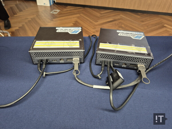 커넥트X-7 네트워크를 통해 델 프로 맥스 위드 GB10 두 대를 연결한 모습. / 권용만 기자