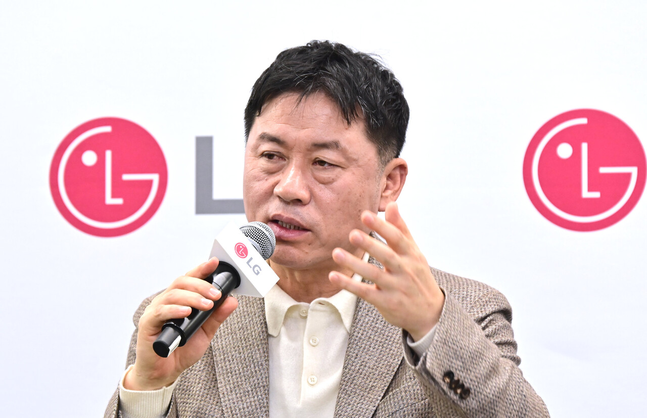류재철 LG전자 CEO가 1월 7일(현지시각) 미국 라스베이거스에서 열린 기자 간담회에서 사업 전략을 소개하고 있다. / LG전자