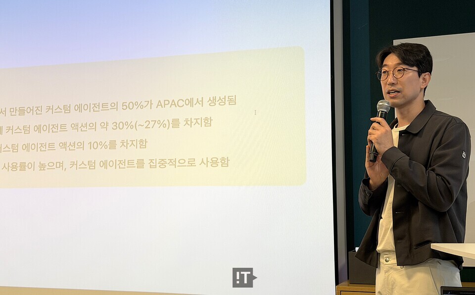 박대성 노션 한국지사장이 25일 서울 강남구 위워크에서 열린 ‘노션 데이터 레지던시’ 기자간담회에서 한국 시장 데이터 레지던시를 설명하고 있다. / 김경아 기자