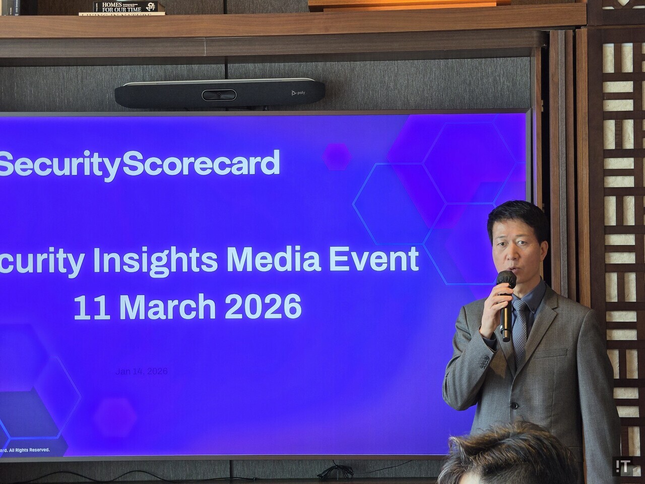 우청하 시큐리티스코어카드 한국지사장(오른쪽)이 공급망 보안의 중요성에 대해 이야기하고 있다. / 정종길 기자