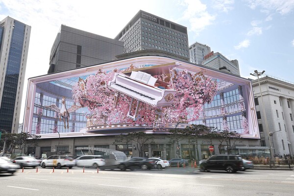 본점 신세계스퀘어에 송출되고 있는 신규 봄 테마 미디어아트 영상. / 신세계백화점