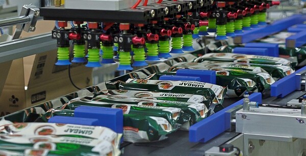 진천 CJ블로썸캠퍼스 냉동김밥 자동화 생산라인. / CJ제일제당