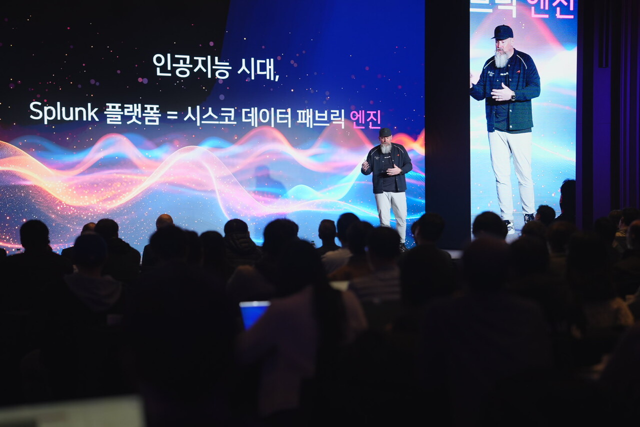 스플렁크 고 2026 서울 행사에서 기조연설을 하는 코리 민튼(Cory Minton) 스플렁크 글로벌 CTO / 스플렁크