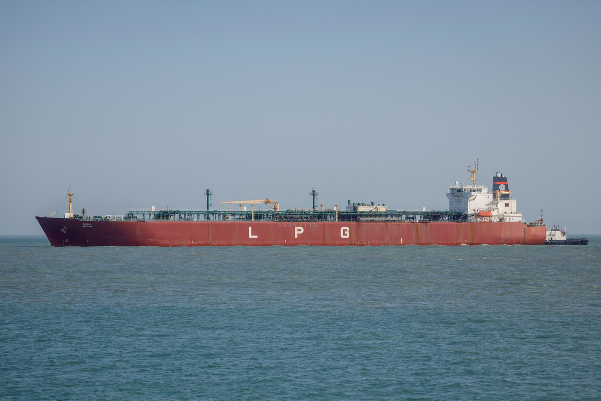 Pakistan’s Karachi Oil Tanker Breaks Through Hormuz Strait: What This Means for Iran Negotiations
