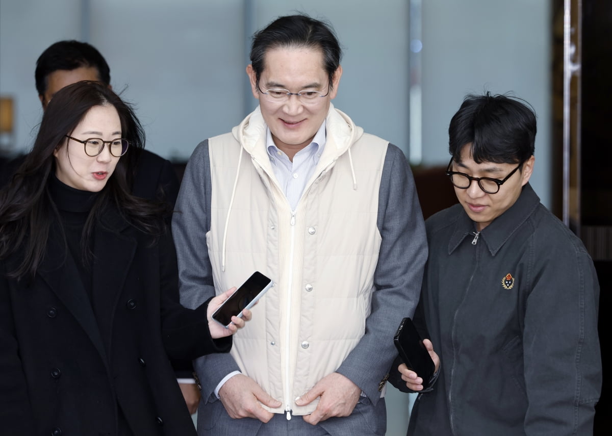 Is 이재용’s Airport Fashion the Next Trend? Discover the Luxury of Brunello Cucinelli!