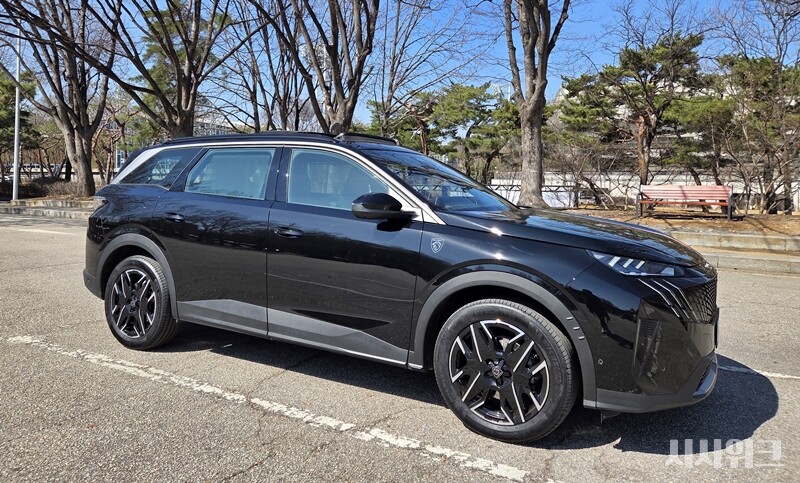 &nbsp;   The new 5008 is larger overall than the previous model. / Photo by Je Gal-min