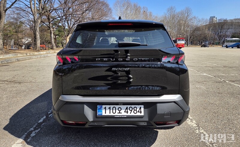 &nbsp;   The new 5008’s rear is cleaner and more refined. / Photo by Je Gal-min