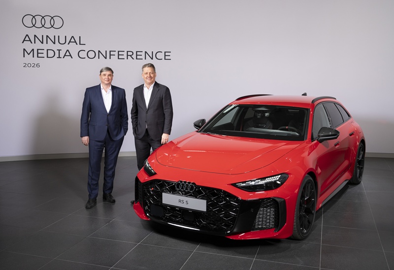 &nbsp;   Audi aims to rebound by rolling out more than five new models this year. The photo shows Audi Group CFO Jürgen Rittersberger (left) and Audi AG CEO Gernot Döllner (right) posing with an RS 5 at the 2026 New Year media briefing. / Audi Korea