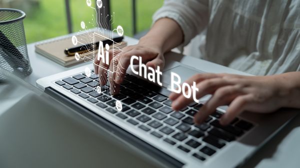 AI를 활용하는 것에 있어 남성에 비해 여성이 뒤쳐진다는 분석이 나왔다. [사진: 셔터스톡]