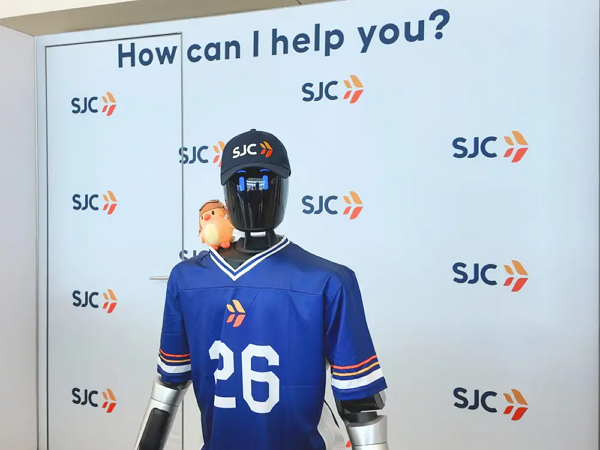 산호세 미네타 국제공항이 휴머노이드 로봇을 도입했다. [사진: 산호세 미네타 국제공항]