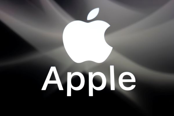  애플이 맥OS 업데이트를 통해 터미널 명령어 입력 시 위험성을 경고하는 보안 기능을 도입했다. [사진: 셔터스톡]