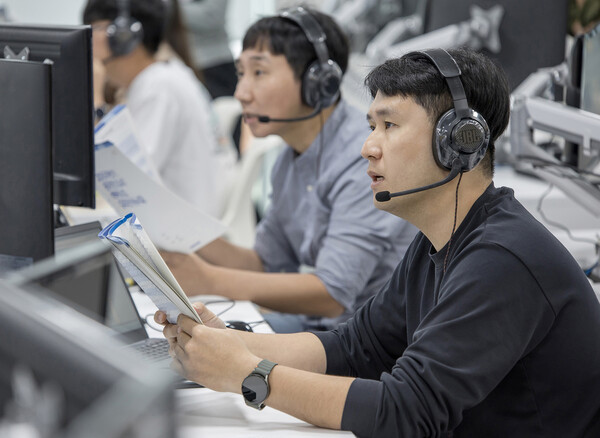 지난해 10월 삼성전자 인재개발원(경기도 수원)에서 삼성전자 감독관이 삼성직무적성검사(GSAT) 응시자를 대상으로 예비 소집을 진행하는 모습 [사진: 삼성전자]