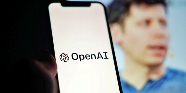 샘 알트먼이 성급한 계약 발표에 대한 실수를 인정했다. [사진: 셔터스톡]