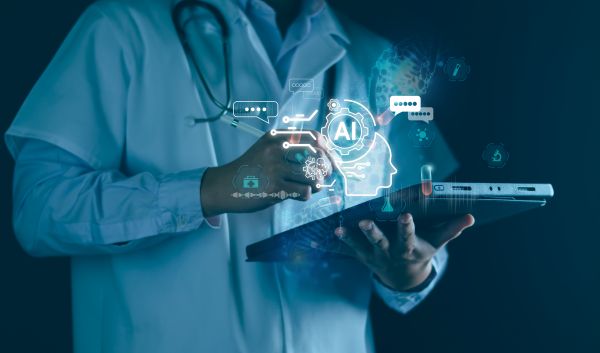 MS와 아마존이 헬스 AI 서비스를 공개하며 대중형 건강 상담 경쟁이 가열되고 있다. [사진: 셔터스톡]