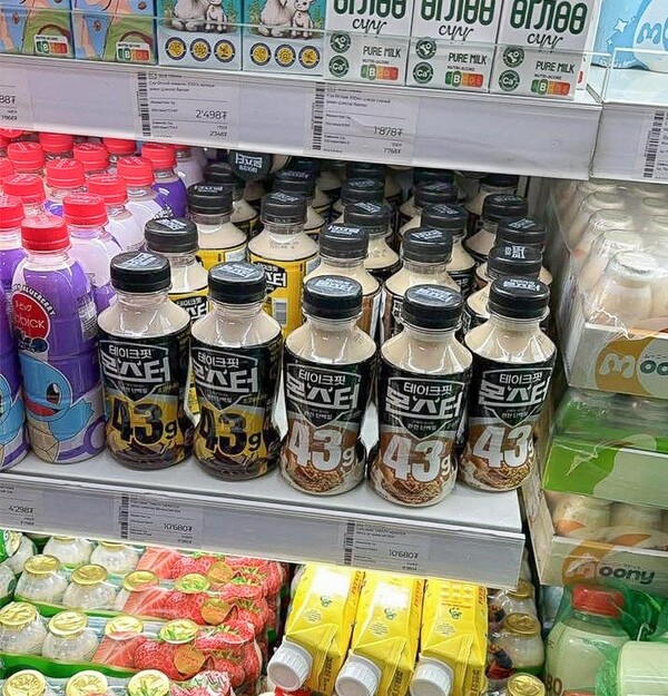 몽골 대형마트 노민(NOMIN)에 입점한 단백질 음료 '테이크핏'. [사진: 남양유업]