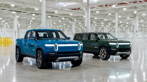 리비안 전기 픽업트럭 R1T(좌),&nbsp;전기SUV R1S(우)&nbsp;[사진: 리비안]