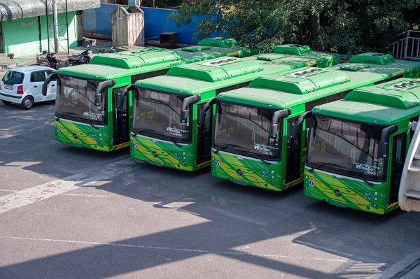 인도가 대기오염 해결을 위해 전기버스를 도입했다. [사진: 셔터스톡]